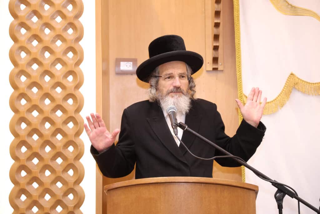 גלריה: הגר"מ צדקה הטריח את עצמו לכינוס האברכים בביתר גלריה: הגר"מ צדקה הטריח את עצמו לכינוס האברכים בביתר