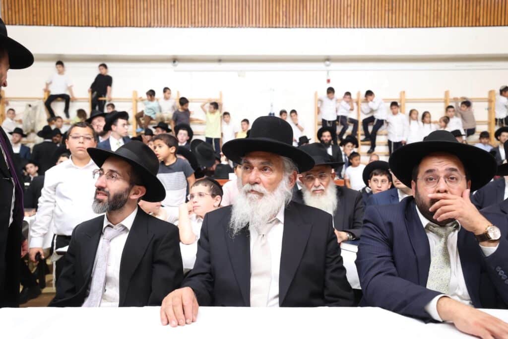 מעל מאה בחורים: גלריה ממעמד הסיומים בקהילת מסילת ישרים מעל מאה בחורים: גלריה ממעמד הסיומים בקהילת מסילת ישרים