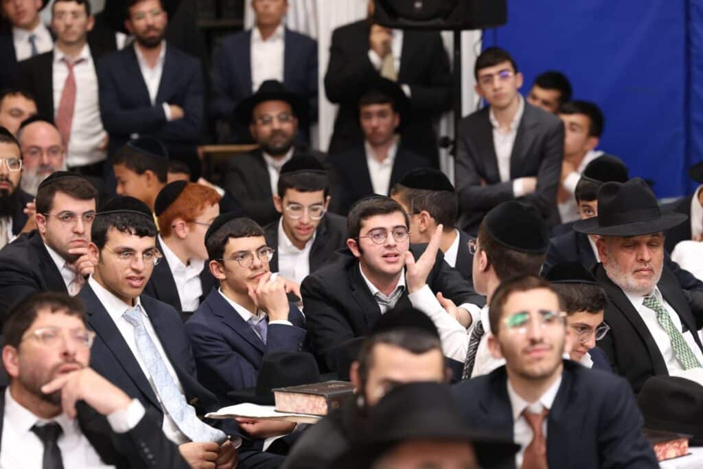 מעל מאה בחורים: גלריה ממעמד הסיומים בקהילת מסילת ישרים מעל מאה בחורים: גלריה ממעמד הסיומים בקהילת מסילת ישרים