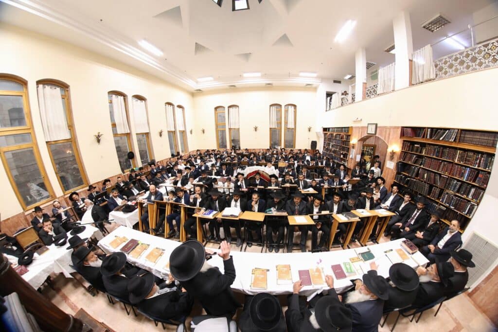 עם חלוקת מלגות: מעמד הקבלת פני רבו האדיר של ארגון "מסורת" עם חלוקת מלגות: מעמד הקבלת פני רבו האדיר של ארגון "מסורת"