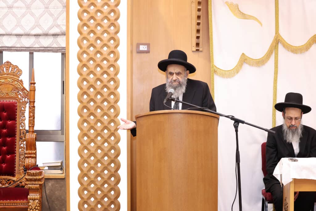גלריה: הגר"מ צדקה הטריח את עצמו לכינוס האברכים בביתר גלריה: הגר"מ צדקה הטריח את עצמו לכינוס האברכים בביתר