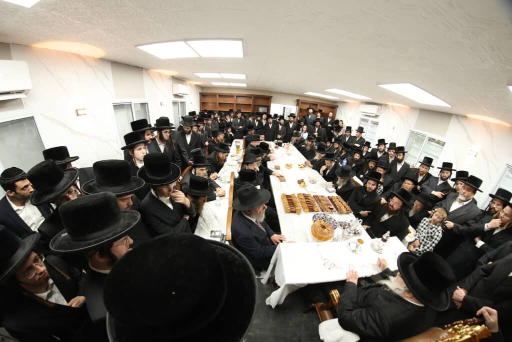 התרגשות בנדבורנה: האדמו"ר קבע מזוזה וחנך את ביהמ"ד בירושלים התרגשות בנדבורנה: האדמו"ר קבע מזוזה וחנך את ביהמ"ד בירושלים
