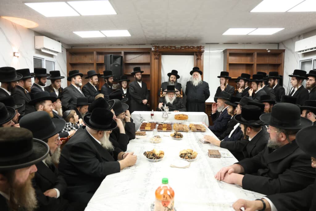 התרגשות בנדבורנה: האדמו"ר קבע מזוזה וחנך את ביהמ"ד בירושלים התרגשות בנדבורנה: האדמו"ר קבע מזוזה וחנך את ביהמ"ד בירושלים