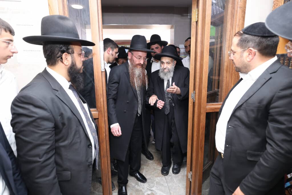 גלריה: הגר"מ צדקה הטריח את עצמו לכינוס האברכים בביתר גלריה: הגר"מ צדקה הטריח את עצמו לכינוס האברכים בביתר
