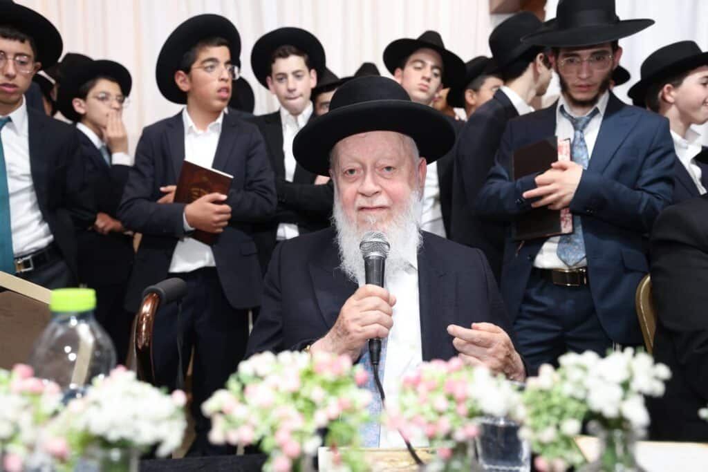 מעל מאה בחורים: גלריה ממעמד הסיומים בקהילת מסילת ישרים מעל מאה בחורים: גלריה ממעמד הסיומים בקהילת מסילת ישרים