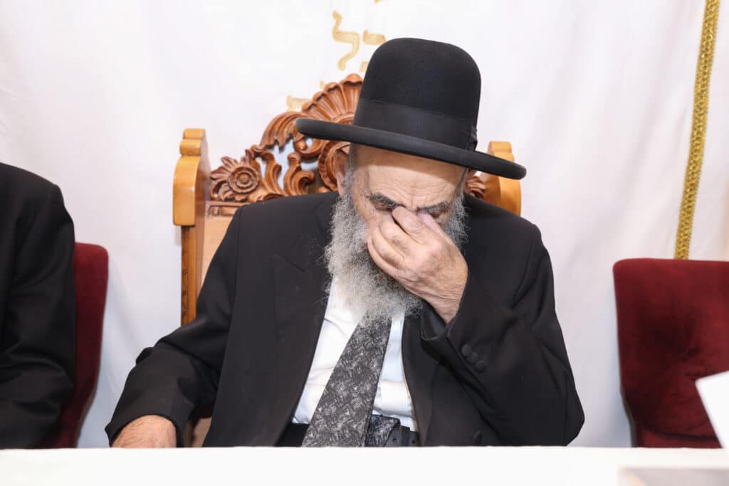 גלריה: הגר"מ צדקה הטריח את עצמו לכינוס האברכים בביתר גלריה: הגר"מ צדקה הטריח את עצמו לכינוס האברכים בביתר