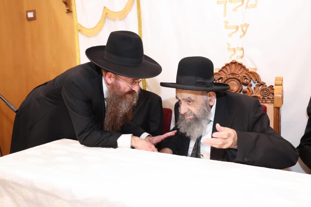גלריה: הגר"מ צדקה הטריח את עצמו לכינוס האברכים בביתר גלריה: הגר"מ צדקה הטריח את עצמו לכינוס האברכים בביתר