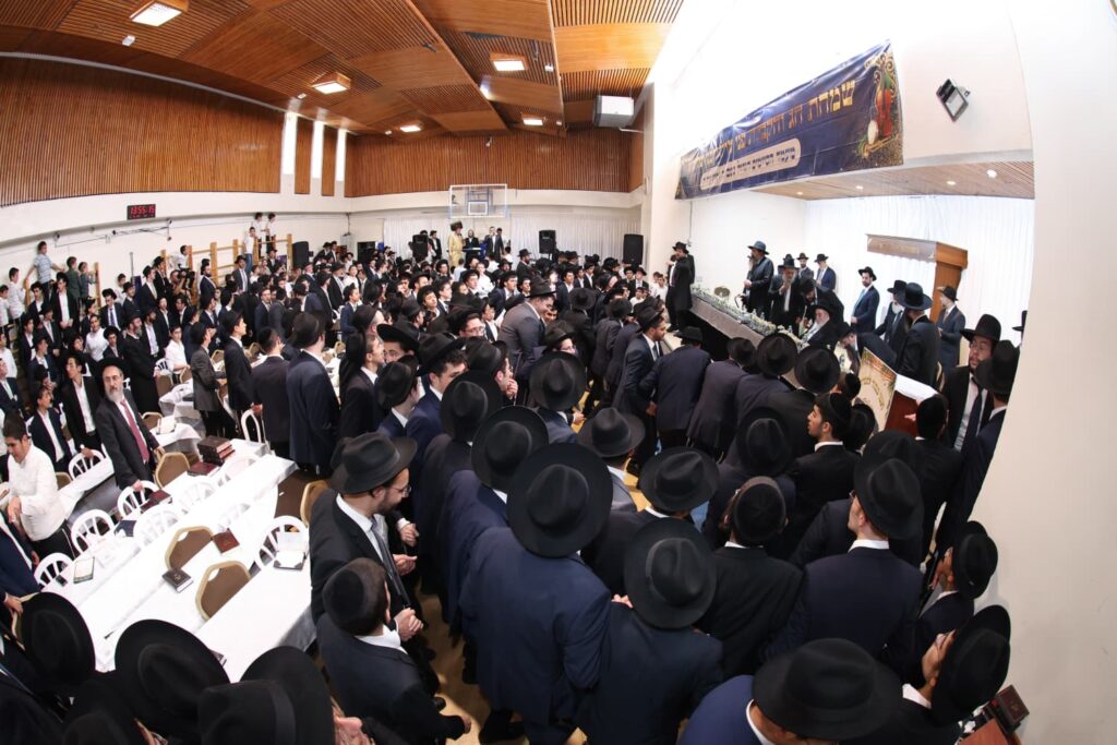 מעל מאה בחורים: גלריה ממעמד הסיומים בקהילת מסילת ישרים מעל מאה בחורים: גלריה ממעמד הסיומים בקהילת מסילת ישרים