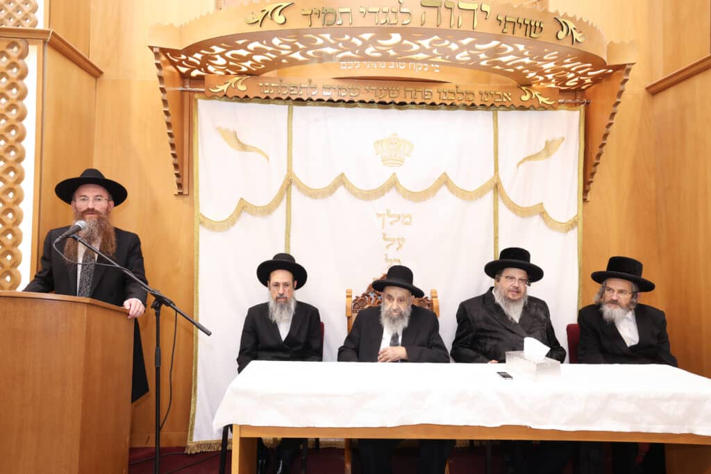 גלריה: הגר"מ צדקה הטריח את עצמו לכינוס האברכים בביתר גלריה: הגר"מ צדקה הטריח את עצמו לכינוס האברכים בביתר