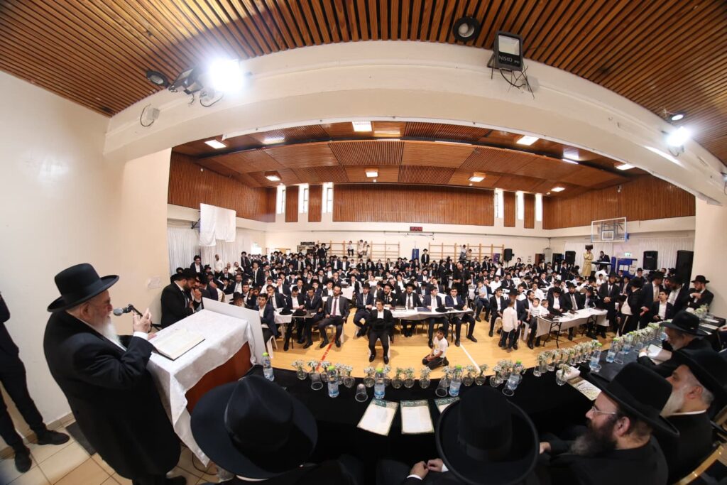 מעל מאה בחורים: גלריה ממעמד הסיומים בקהילת מסילת ישרים מעל מאה בחורים: גלריה ממעמד הסיומים בקהילת מסילת ישרים