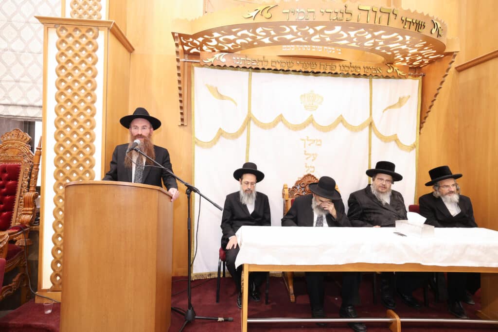 גלריה: הגר"מ צדקה הטריח את עצמו לכינוס האברכים בביתר גלריה: הגר"מ צדקה הטריח את עצמו לכינוס האברכים בביתר