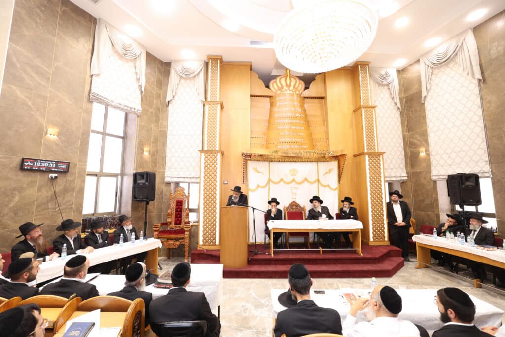 גלריה: הגר"מ צדקה הטריח את עצמו לכינוס האברכים בביתר גלריה: הגר"מ צדקה הטריח את עצמו לכינוס האברכים בביתר