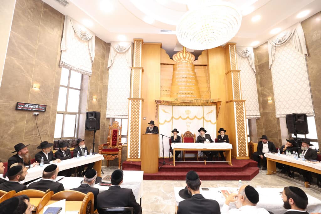 גלריה: הגר"מ צדקה הטריח את עצמו לכינוס האברכים בביתר גלריה: הגר"מ צדקה הטריח את עצמו לכינוס האברכים בביתר
