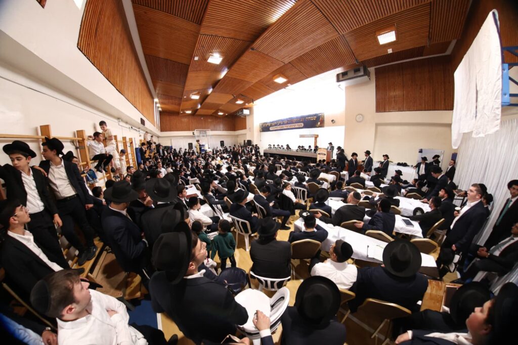 מעל מאה בחורים: גלריה ממעמד הסיומים בקהילת מסילת ישרים מעל מאה בחורים: גלריה ממעמד הסיומים בקהילת מסילת ישרים