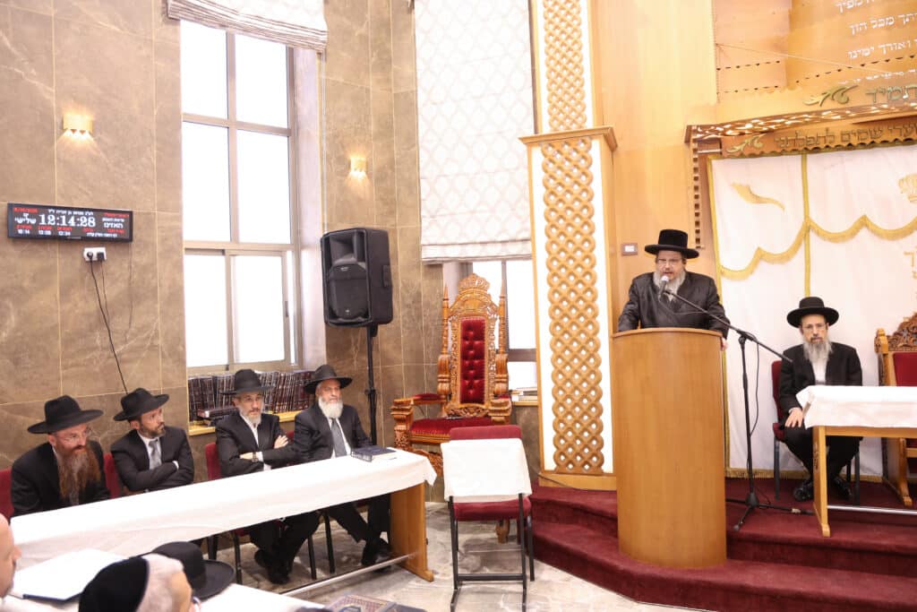 גלריה: הגר"מ צדקה הטריח את עצמו לכינוס האברכים בביתר גלריה: הגר"מ צדקה הטריח את עצמו לכינוס האברכים בביתר