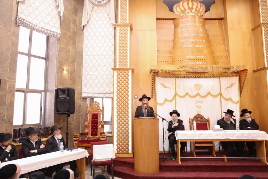 גלריה: הגר"מ צדקה הטריח את עצמו לכינוס האברכים בביתר גלריה: הגר"מ צדקה הטריח את עצמו לכינוס האברכים בביתר