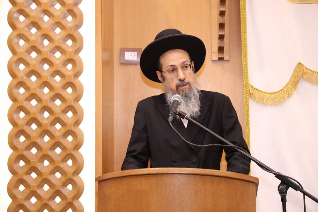גלריה: הגר"מ צדקה הטריח את עצמו לכינוס האברכים בביתר גלריה: הגר"מ צדקה הטריח את עצמו לכינוס האברכים בביתר