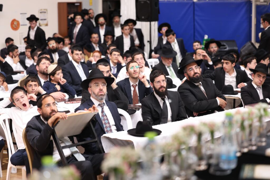 מעל מאה בחורים: גלריה ממעמד הסיומים בקהילת מסילת ישרים מעל מאה בחורים: גלריה ממעמד הסיומים בקהילת מסילת ישרים
