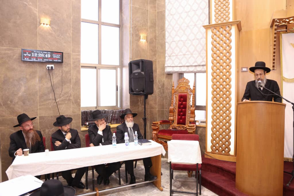 גלריה: הגר"מ צדקה הטריח את עצמו לכינוס האברכים בביתר גלריה: הגר"מ צדקה הטריח את עצמו לכינוס האברכים בביתר