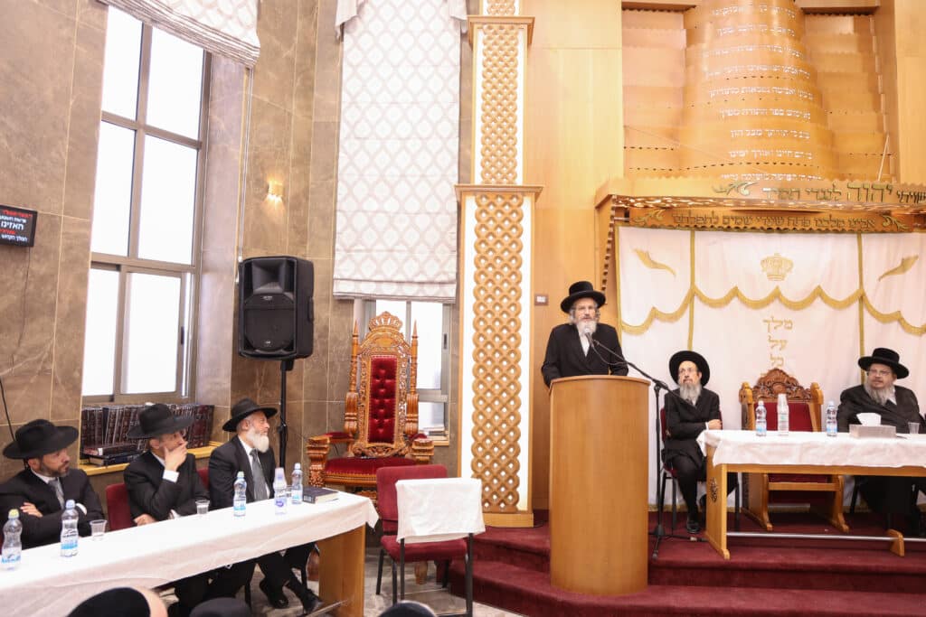 גלריה: הגר"מ צדקה הטריח את עצמו לכינוס האברכים בביתר גלריה: הגר"מ צדקה הטריח את עצמו לכינוס האברכים בביתר