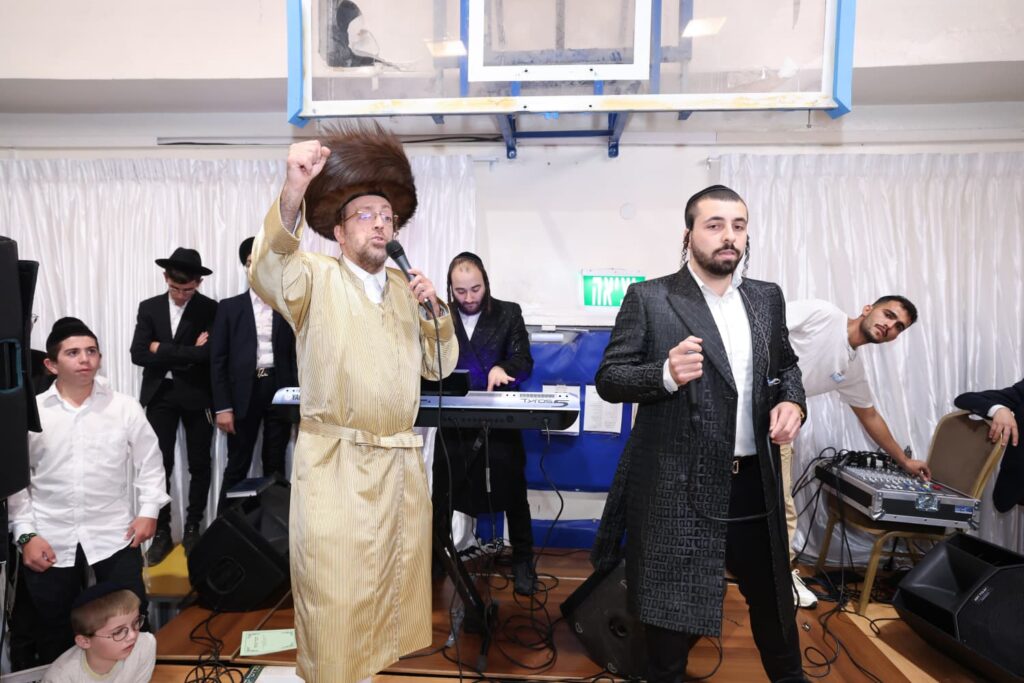 מעל מאה בחורים: גלריה ממעמד הסיומים בקהילת מסילת ישרים מעל מאה בחורים: גלריה ממעמד הסיומים בקהילת מסילת ישרים
