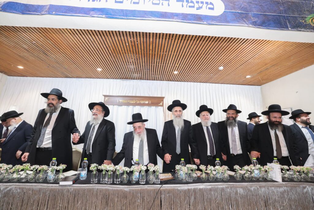 מעל מאה בחורים: גלריה ממעמד הסיומים בקהילת מסילת ישרים מעל מאה בחורים: גלריה ממעמד הסיומים בקהילת מסילת ישרים