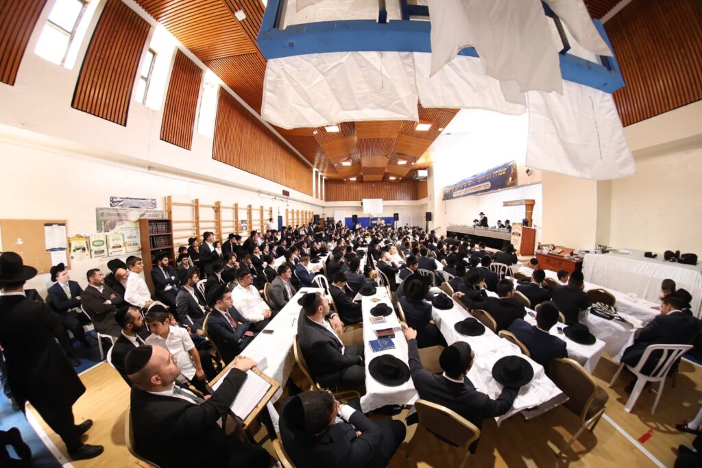 מעל מאה בחורים: גלריה ממעמד הסיומים בקהילת מסילת ישרים מעל מאה בחורים: גלריה ממעמד הסיומים בקהילת מסילת ישרים