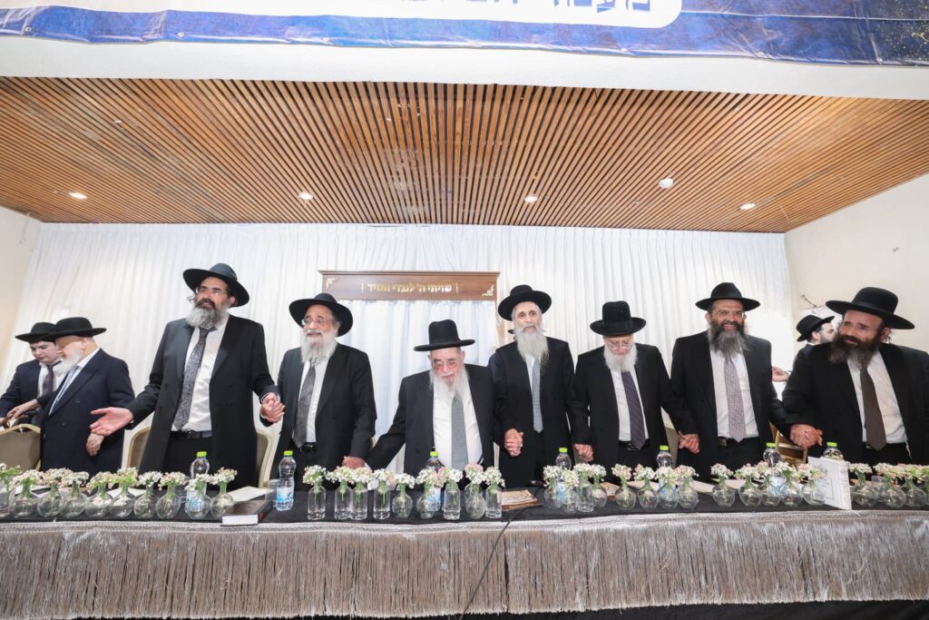 מעל מאה בחורים: גלריה ממעמד הסיומים בקהילת מסילת ישרים מעל מאה בחורים: גלריה ממעמד הסיומים בקהילת מסילת ישרים