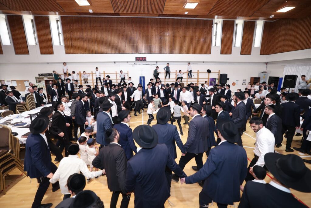 מעל מאה בחורים: גלריה ממעמד הסיומים בקהילת מסילת ישרים מעל מאה בחורים: גלריה ממעמד הסיומים בקהילת מסילת ישרים