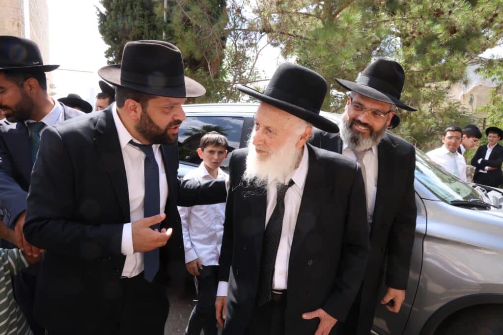 מעל מאה בחורים: גלריה ממעמד הסיומים בקהילת מסילת ישרים מעל מאה בחורים: גלריה ממעמד הסיומים בקהילת מסילת ישרים