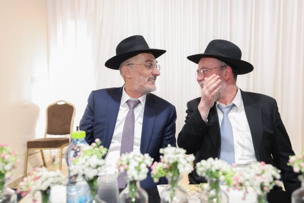 מעל מאה בחורים: גלריה ממעמד הסיומים בקהילת מסילת ישרים מעל מאה בחורים: גלריה ממעמד הסיומים בקהילת מסילת ישרים