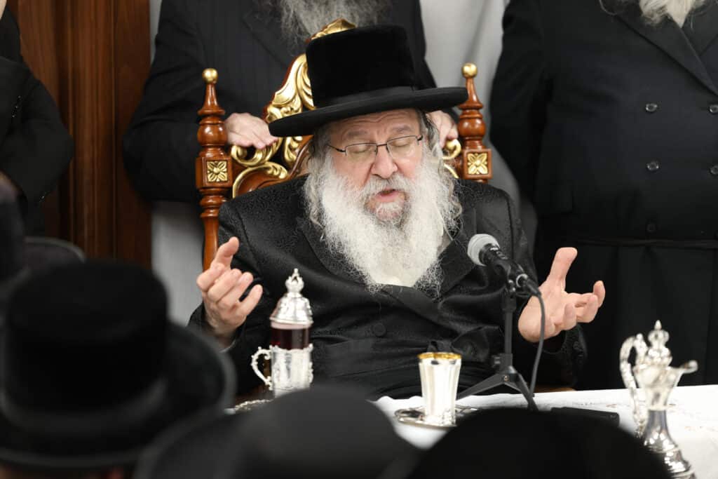 התרגשות בנדבורנה: האדמו"ר קבע מזוזה וחנך את ביהמ"ד בירושלים התרגשות בנדבורנה: האדמו"ר קבע מזוזה וחנך את ביהמ"ד בירושלים