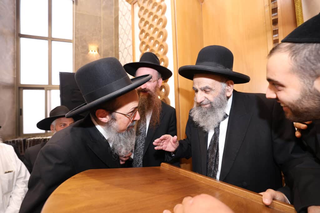 גלריה: הגר"מ צדקה הטריח את עצמו לכינוס האברכים בביתר גלריה: הגר"מ צדקה הטריח את עצמו לכינוס האברכים בביתר