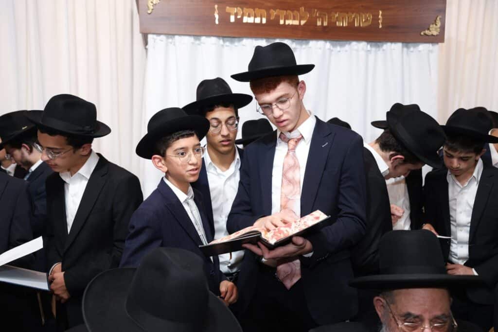 מעל מאה בחורים: גלריה ממעמד הסיומים בקהילת מסילת ישרים מעל מאה בחורים: גלריה ממעמד הסיומים בקהילת מסילת ישרים