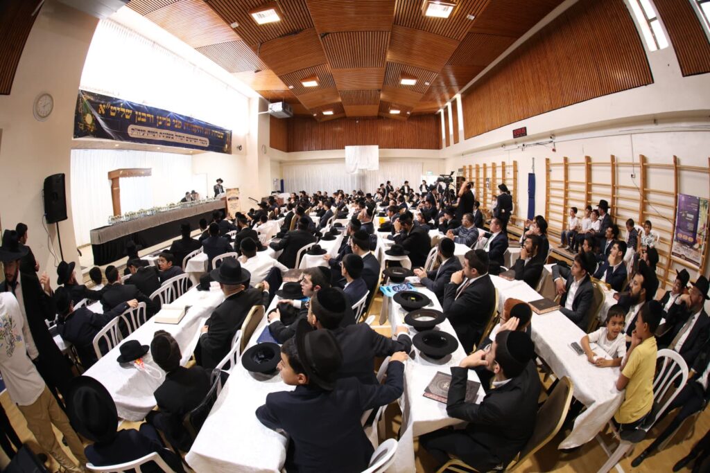 מעל מאה בחורים: גלריה ממעמד הסיומים בקהילת מסילת ישרים מעל מאה בחורים: גלריה ממעמד הסיומים בקהילת מסילת ישרים