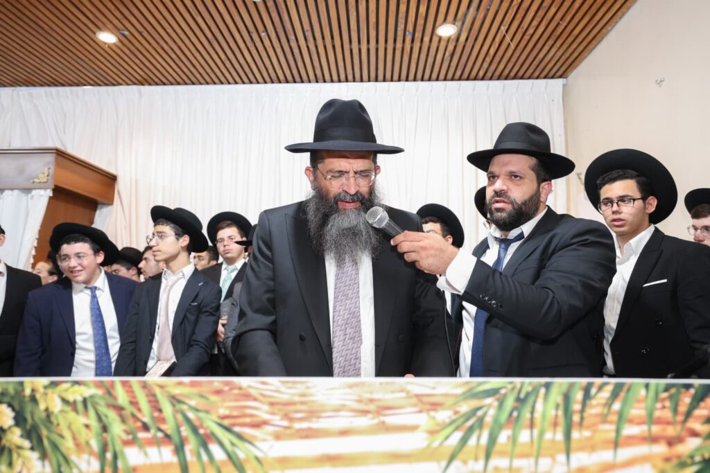 מעל מאה בחורים: גלריה ממעמד הסיומים בקהילת מסילת ישרים מעל מאה בחורים: גלריה ממעמד הסיומים בקהילת מסילת ישרים