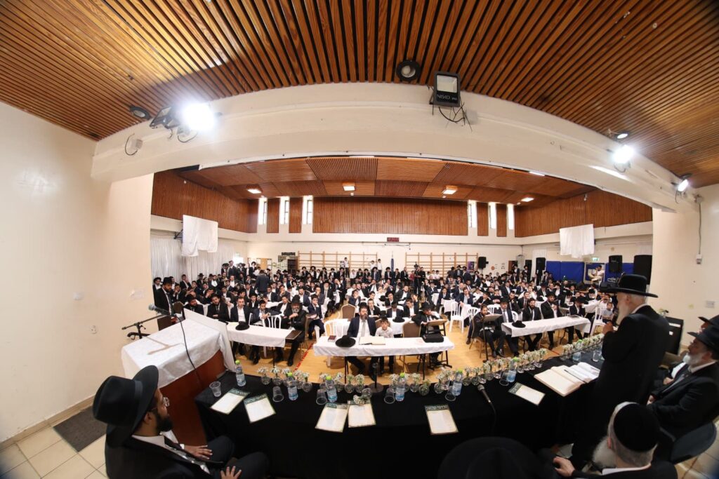 מעל מאה בחורים: גלריה ממעמד הסיומים בקהילת מסילת ישרים מעל מאה בחורים: גלריה ממעמד הסיומים בקהילת מסילת ישרים