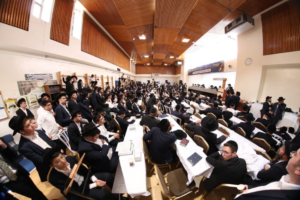 מעל מאה בחורים: גלריה ממעמד הסיומים בקהילת מסילת ישרים מעל מאה בחורים: גלריה ממעמד הסיומים בקהילת מסילת ישרים