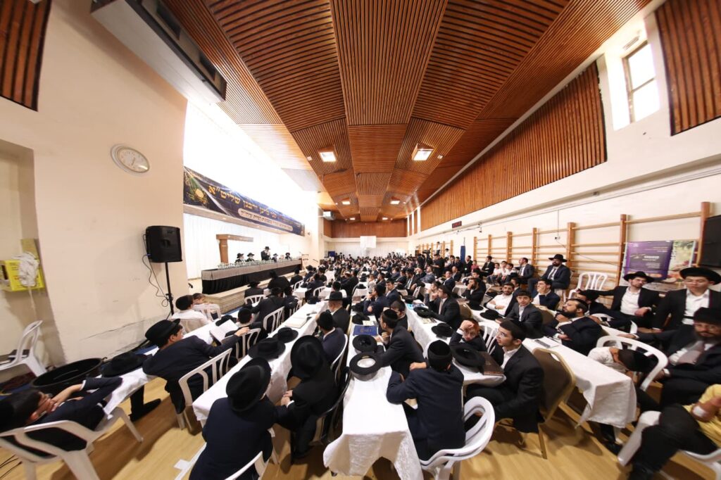 מעל מאה בחורים: גלריה ממעמד הסיומים בקהילת מסילת ישרים מעל מאה בחורים: גלריה ממעמד הסיומים בקהילת מסילת ישרים