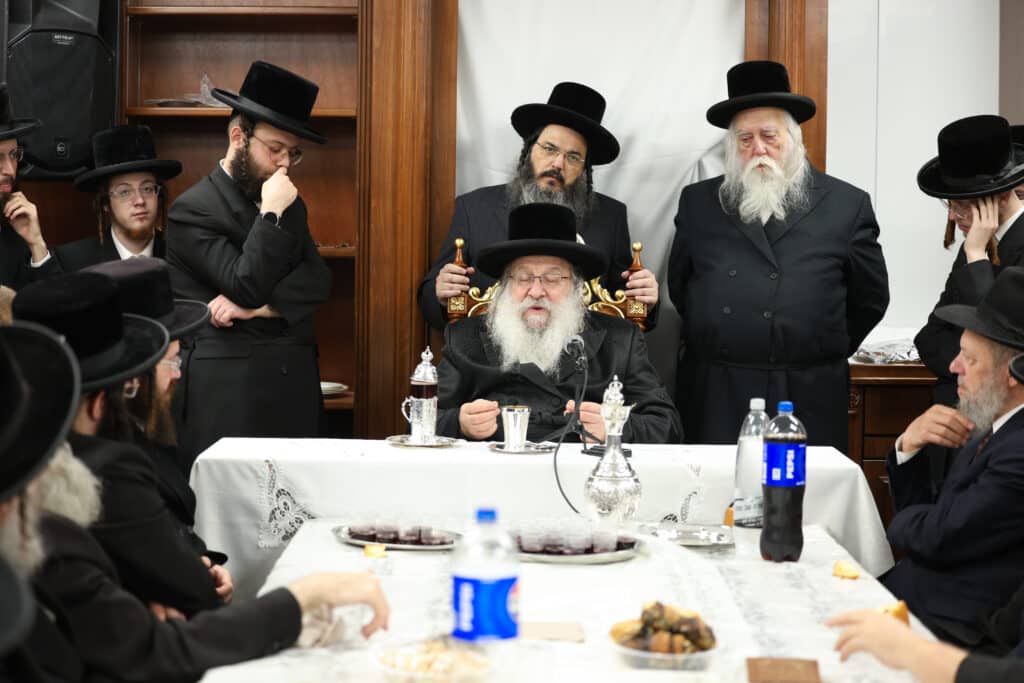 התרגשות בנדבורנה: האדמו"ר קבע מזוזה וחנך את ביהמ"ד בירושלים התרגשות בנדבורנה: האדמו"ר קבע מזוזה וחנך את ביהמ"ד בירושלים