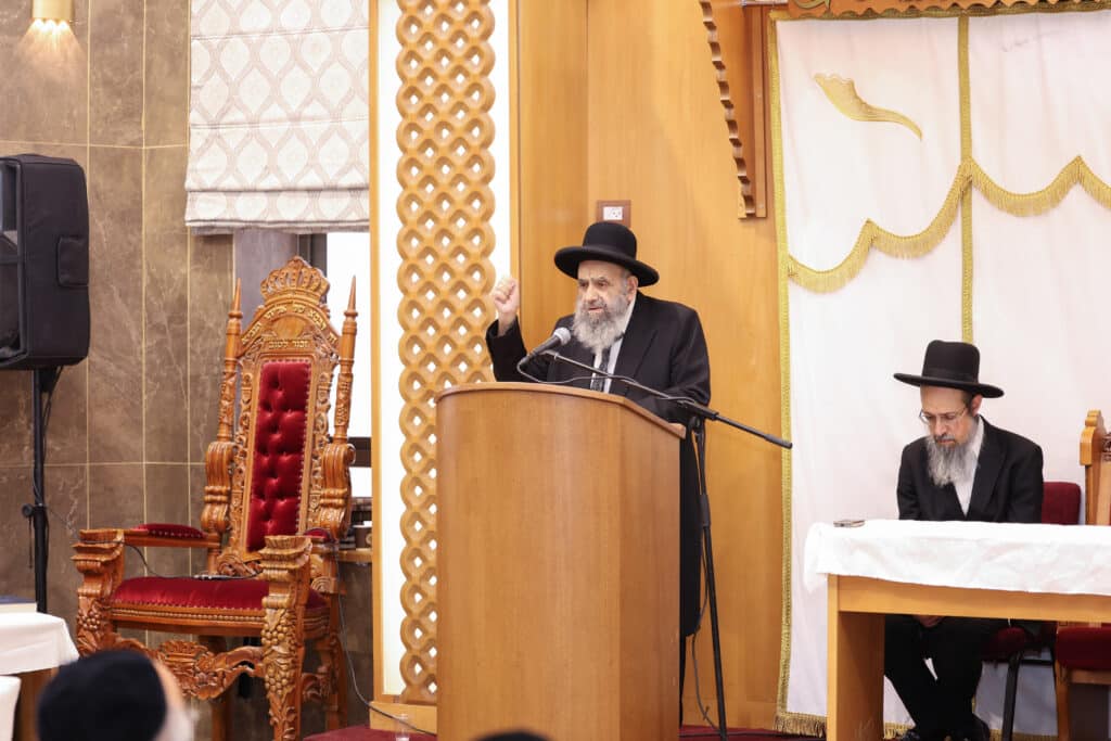 גלריה: הגר"מ צדקה הטריח את עצמו לכינוס האברכים בביתר גלריה: הגר"מ צדקה הטריח את עצמו לכינוס האברכים בביתר