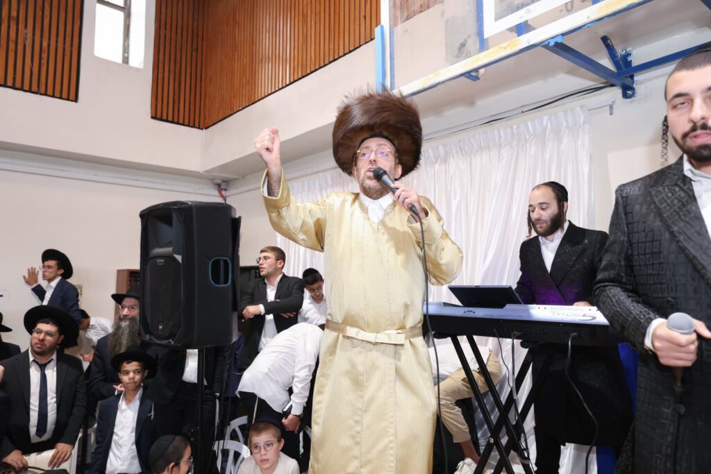 מעל מאה בחורים: גלריה ממעמד הסיומים בקהילת מסילת ישרים מעל מאה בחורים: גלריה ממעמד הסיומים בקהילת מסילת ישרים