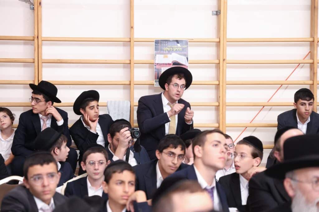 מעל מאה בחורים: גלריה ממעמד הסיומים בקהילת מסילת ישרים מעל מאה בחורים: גלריה ממעמד הסיומים בקהילת מסילת ישרים