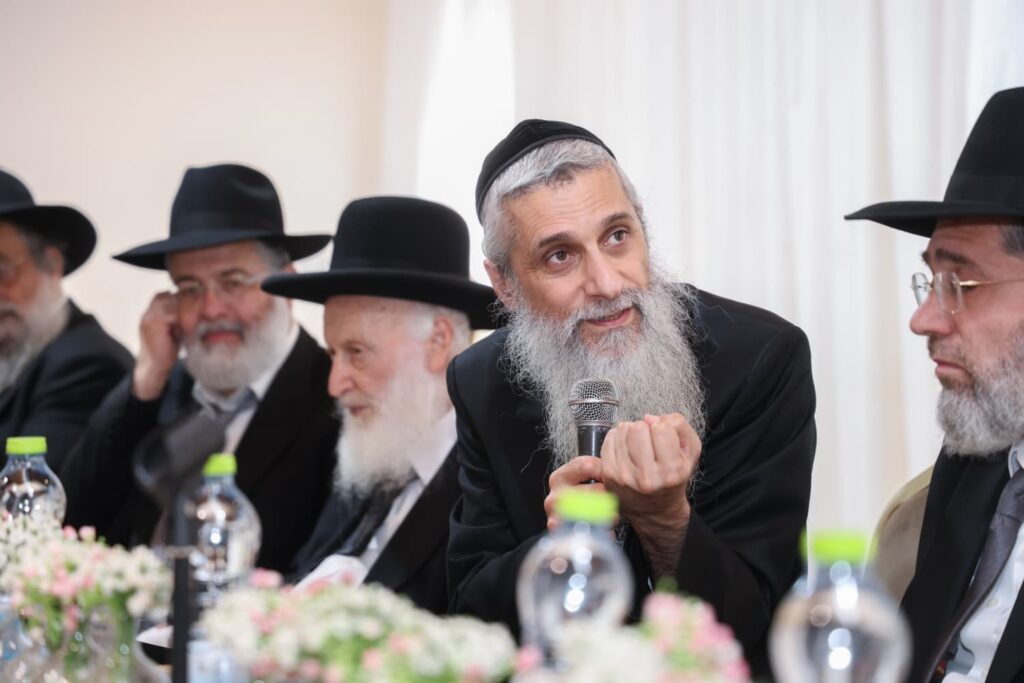 מעל מאה בחורים: גלריה ממעמד הסיומים בקהילת מסילת ישרים מעל מאה בחורים: גלריה ממעמד הסיומים בקהילת מסילת ישרים