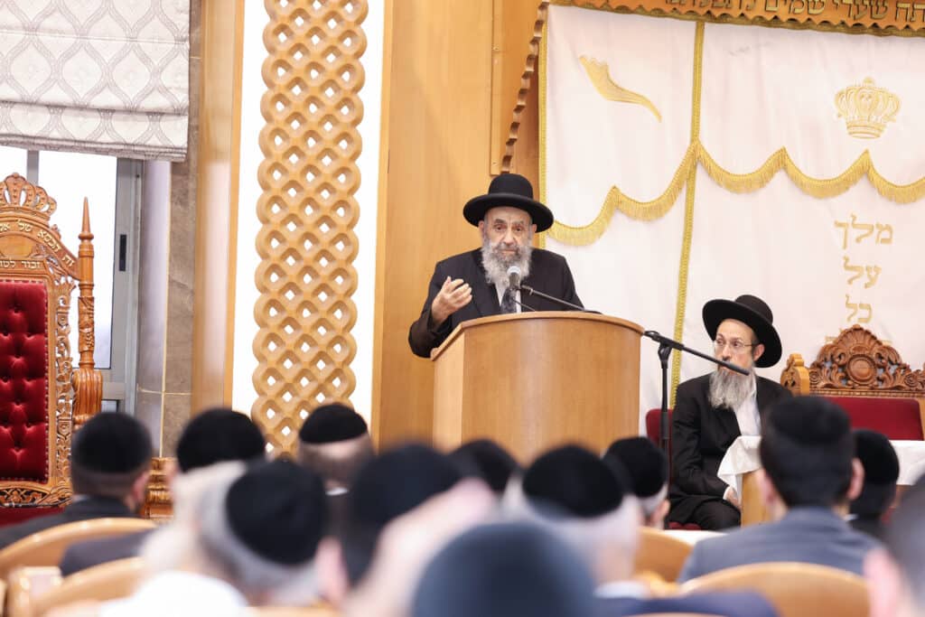 גלריה: הגר"מ צדקה הטריח את עצמו לכינוס האברכים בביתר גלריה: הגר"מ צדקה הטריח את עצמו לכינוס האברכים בביתר