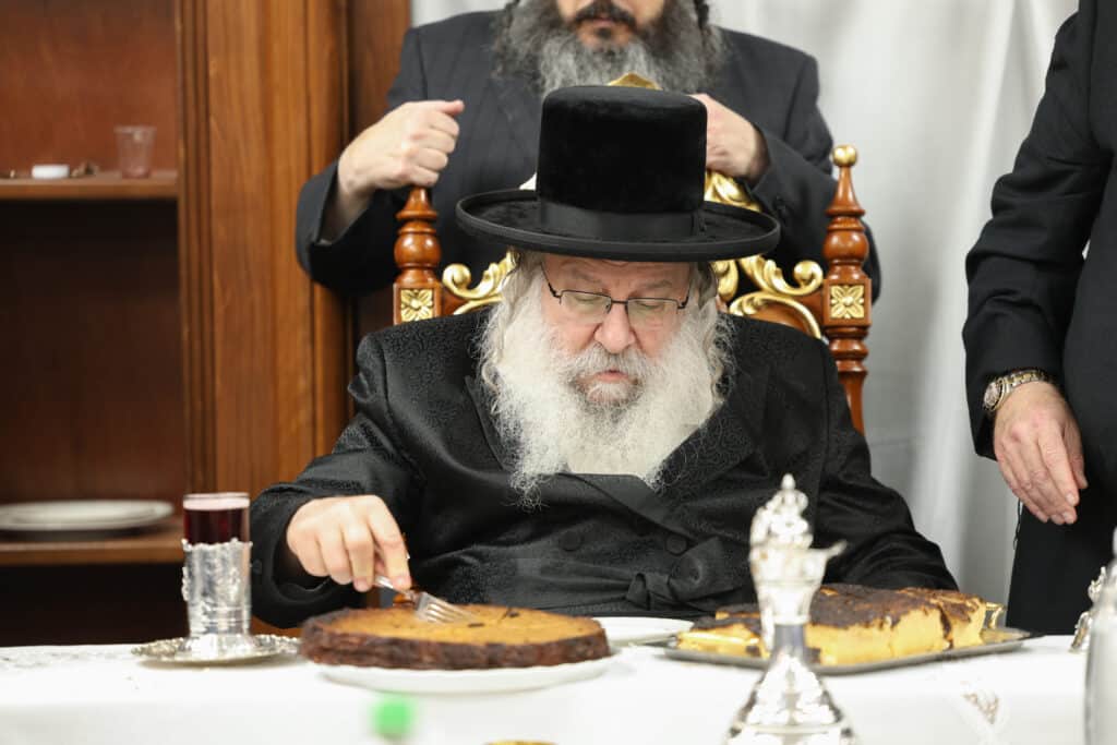התרגשות בנדבורנה: האדמו"ר קבע מזוזה וחנך את ביהמ"ד בירושלים התרגשות בנדבורנה: האדמו"ר קבע מזוזה וחנך את ביהמ"ד בירושלים