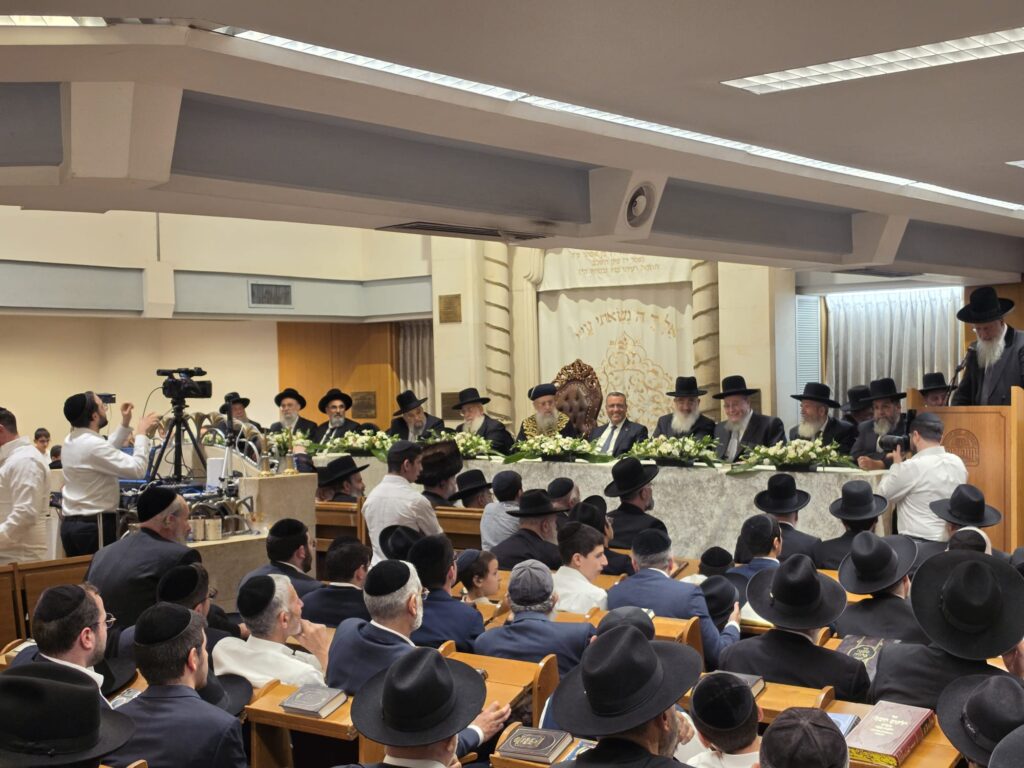 מאות רבנים ודיינים התכנסו למעמד 'הקבלת פני רבו' לראשון לציון מאות רבנים ודיינים התכנסו למעמד 'הקבלת פני רבו' לראשון לציון