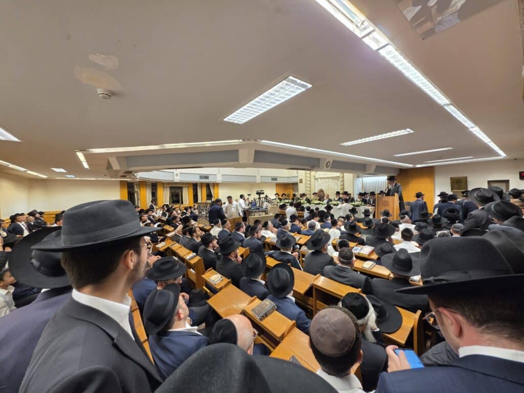 מאות רבנים ודיינים התכנסו למעמד 'הקבלת פני רבו' לראשון לציון מאות רבנים ודיינים התכנסו למעמד 'הקבלת פני רבו' לראשון לציון