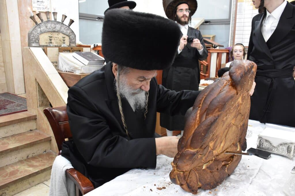 גלריה: ערב יום כיפור ומוצאי יום כיפור בחצר חסידות אשלג גלריה: ערב יום כיפור ומוצאי יום כיפור בחצר חסידות אשלג