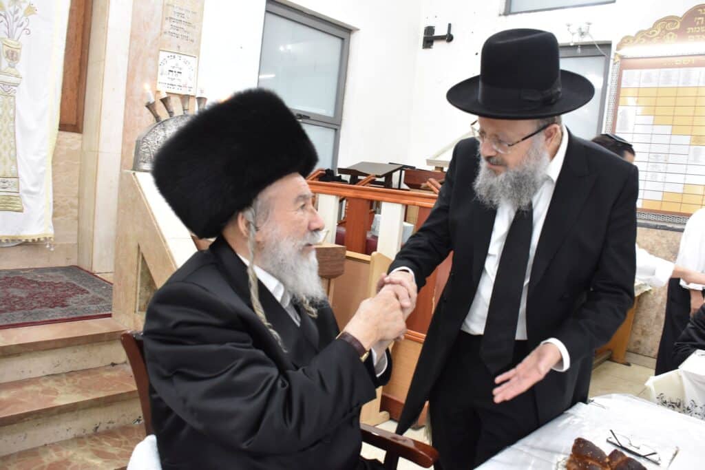 גלריה: ערב יום כיפור ומוצאי יום כיפור בחצר חסידות אשלג גלריה: ערב יום כיפור ומוצאי יום כיפור בחצר חסידות אשלג